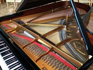Steinway_grand_piano_interior